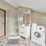 Modern Two-bedroom Apartment, City Centre