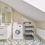 Modern Two-bedroom Apartment, City Centre Apartment
