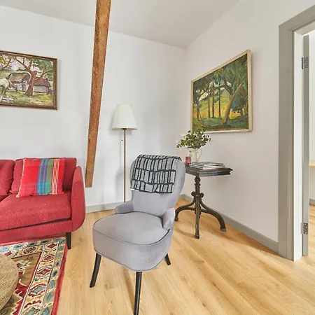 Daire Modern Two-bedroom Apartment, City Centre