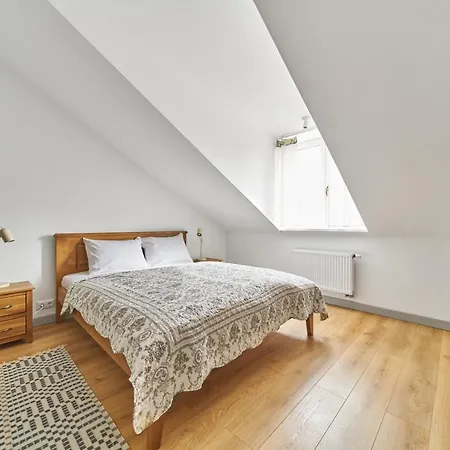 Modern Two-bedroom Apartment, City Centre