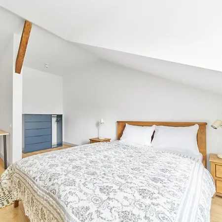 Apartment Modern Two-bedroom Apartment, City Centre *
