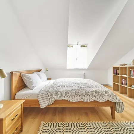 Modern Two-bedroom Apartment, City Centre Daire