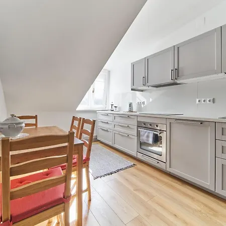 Modern Two-bedroom Apartment, City Centre