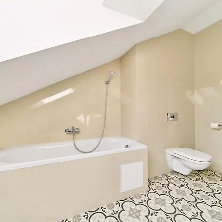 Modern Two-bedroom Apartment, City Centre Apartment