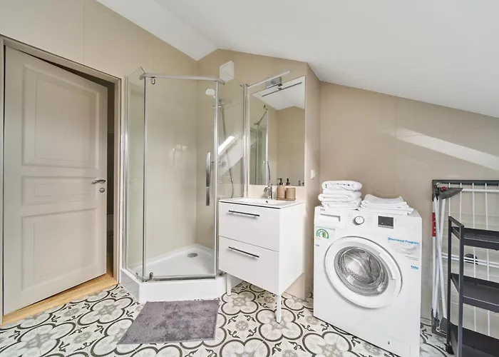 Modern Two-bedroom Apartment, City Centre