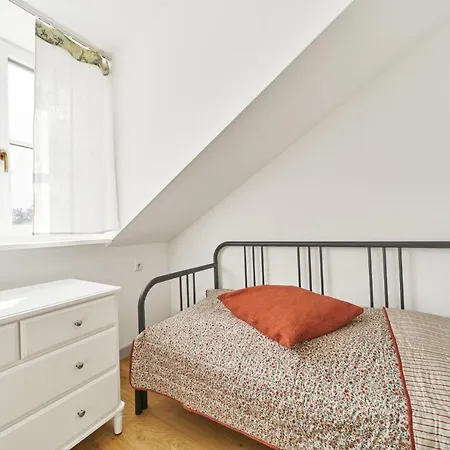 Modern Two-bedroom Apartment, City Centre *