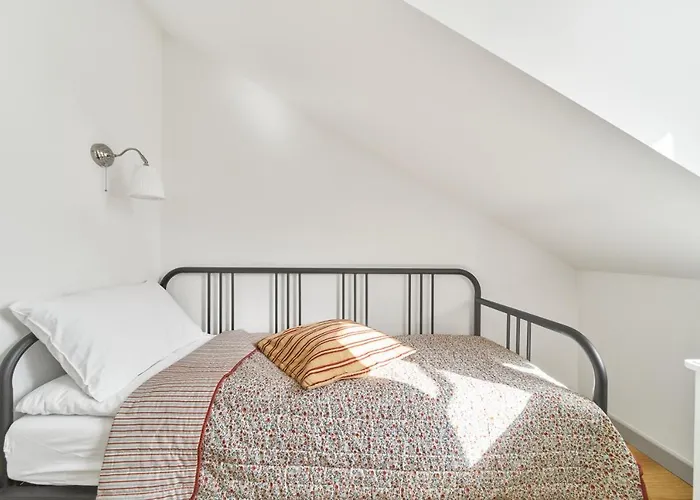 Modern Two-bedroom Apartment, City Centre Apartment