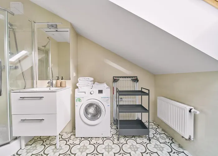 Modern Two-bedroom Apartment, City Centre Apartment